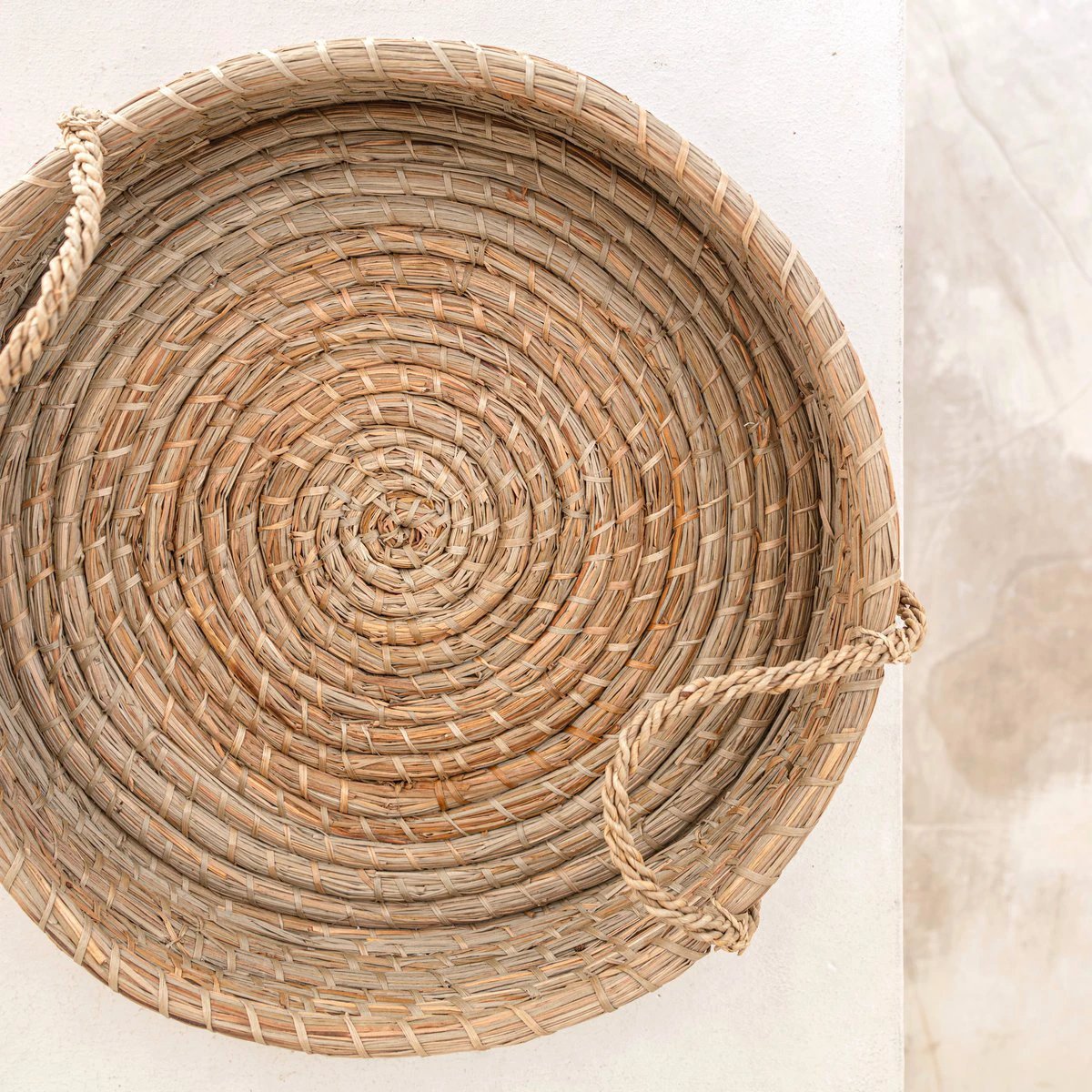 Round Tray Woven from Seagrass PINTU Decorative Serving Tray (2 sizes) by Soeji