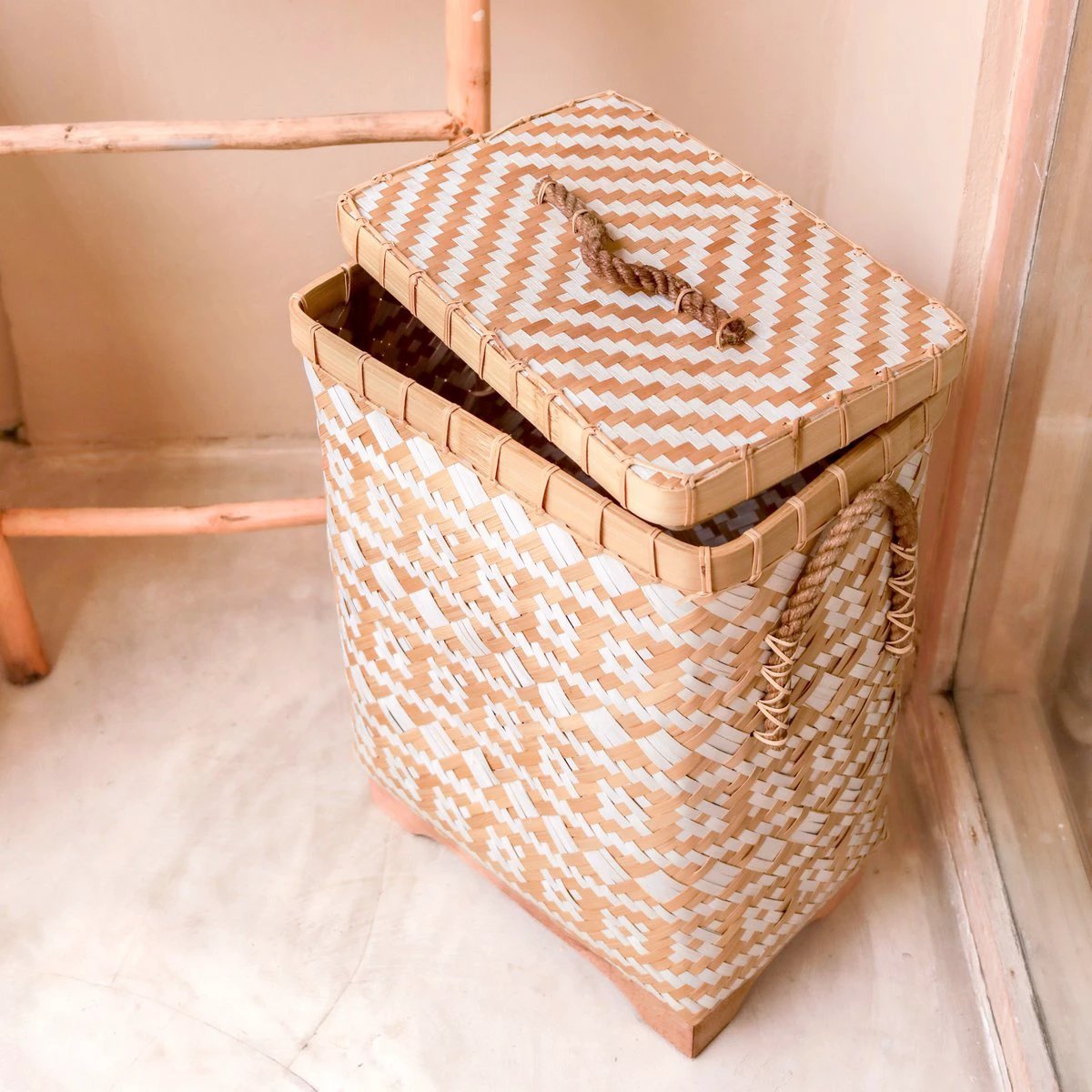 Laundry Basket with Lid DARI Handwoven from Bamboo with a Beige White Zig Zag Pattern by Soeji