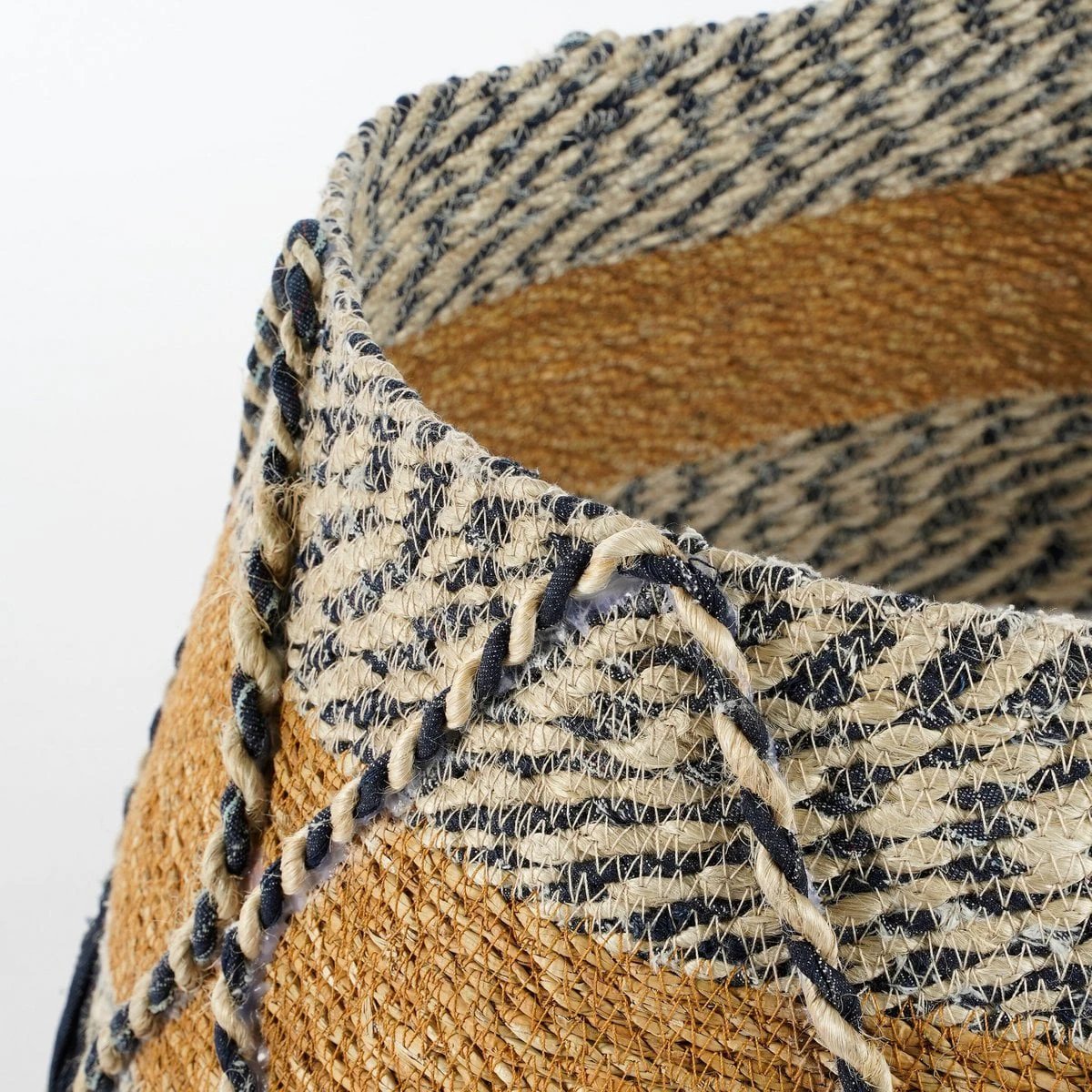 Christmas tree skirt Blue by House of Seasons