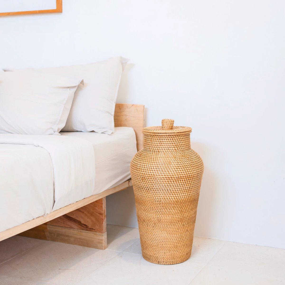 Woven Rattan Vase Round – Large Boho Decorative Vase – Vase Tall & Narrow – Floor Vase Handmade from Natural Fibres (Ø 30 cm) KIDUNG by Soeji