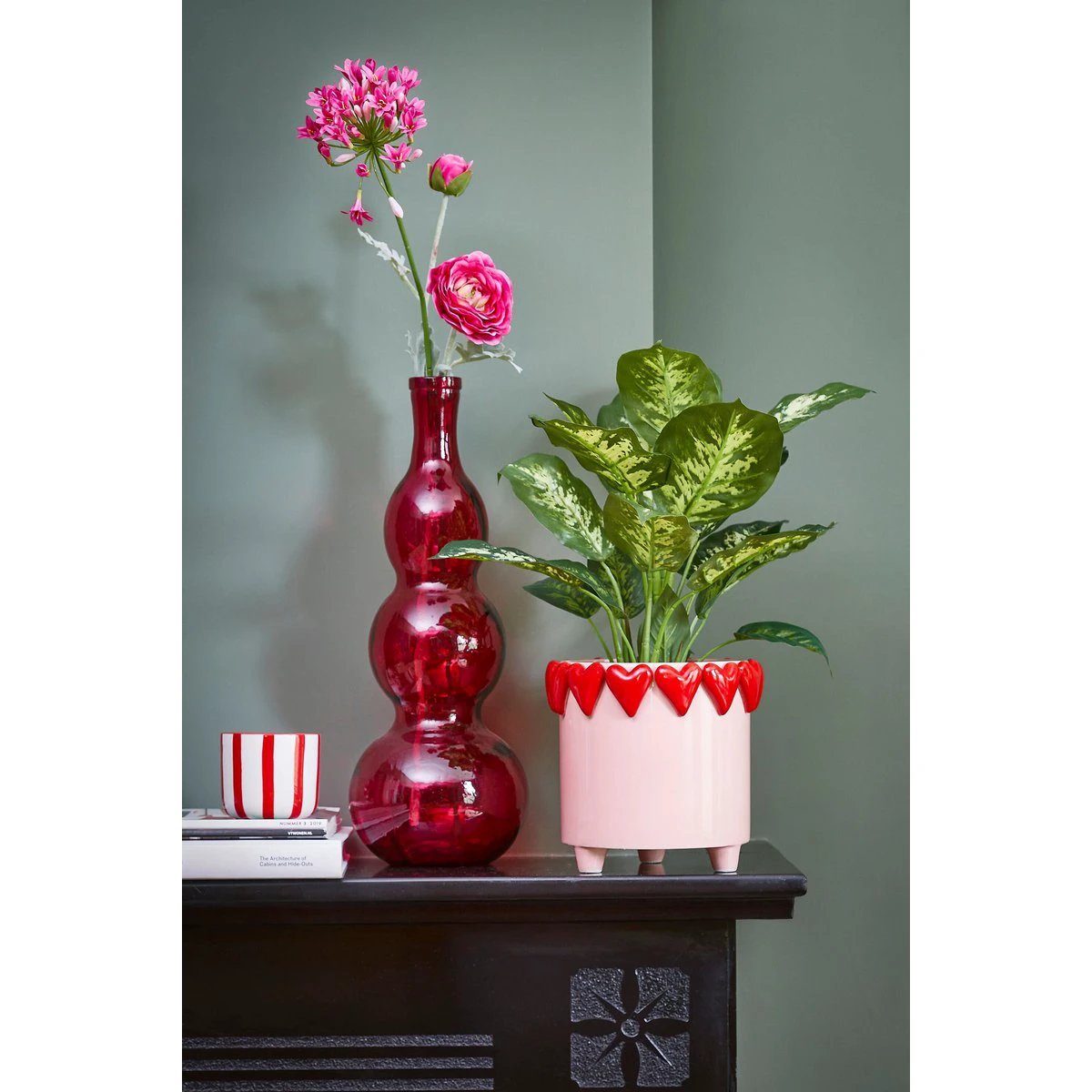 Flowerpot inside Pink by Mica Decorations