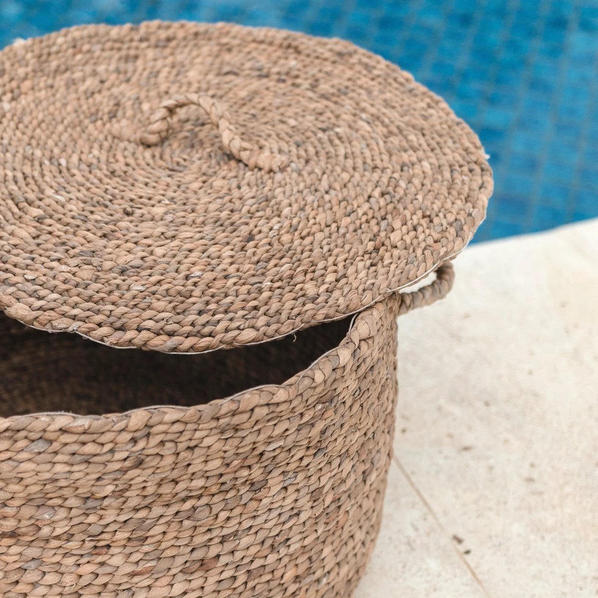 Large Laundry Basket with Lid UMBUL made from Brown Water Hyacinth | Woven Hamper Basket by Soeji