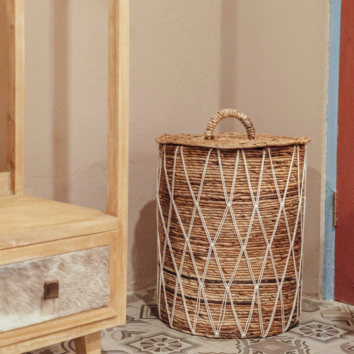 Laundry Basket with Lid KISA made from Banana Fibre by Soeji