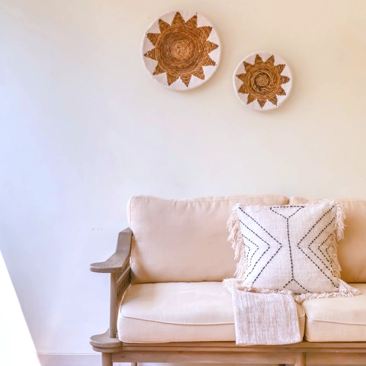 Round Boho Wall Basket – Woven Wall Decor– Decorative Bowl – Woven Wall Plate with Embroidered Star Pattern ADARI (2 sizes, Ø30/40 cm) by Soeji
