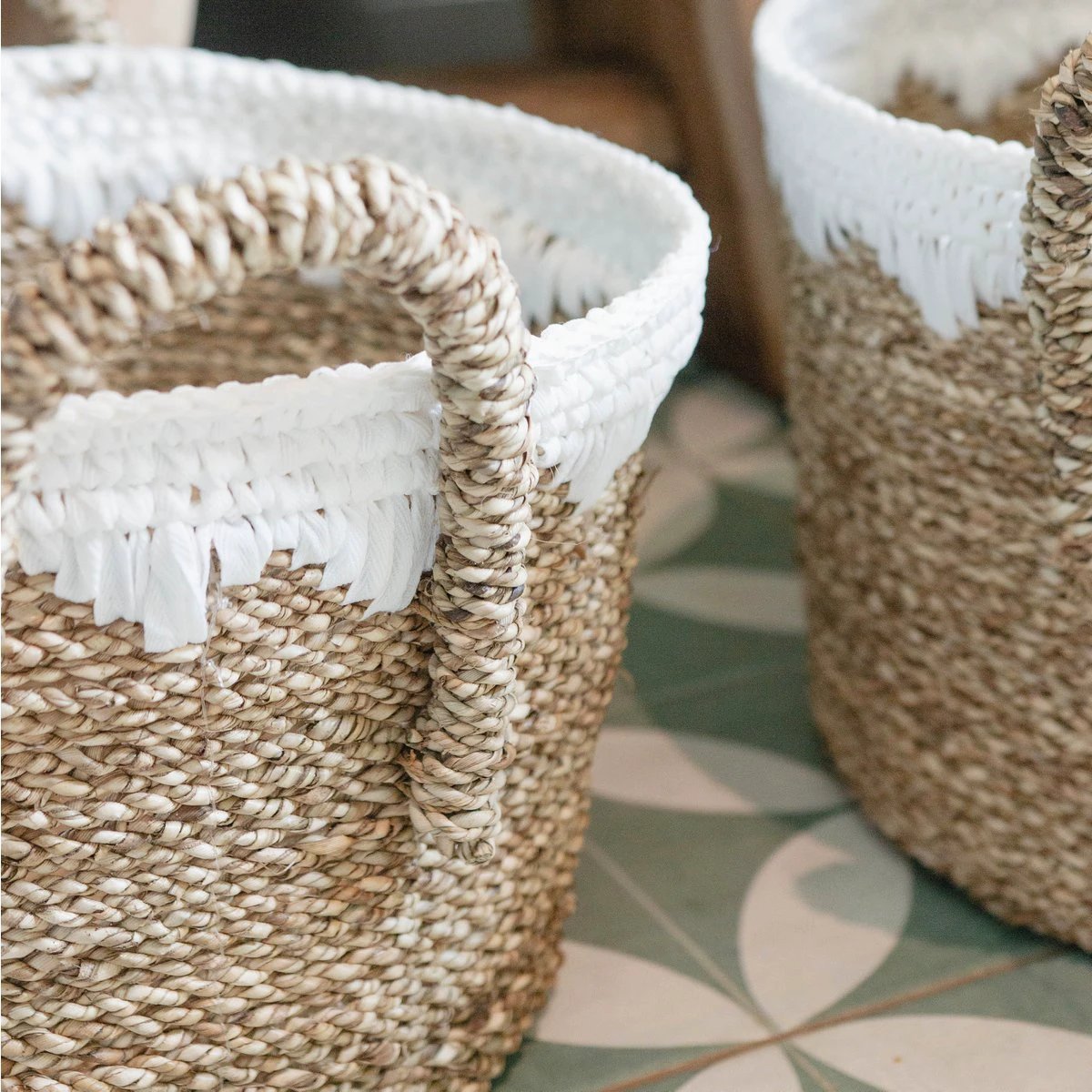 Round Seagrass Baskets with White Cotton Cords WAIGEO (3 sizes) Decorative Laundry or Storage Basket by Soeji
