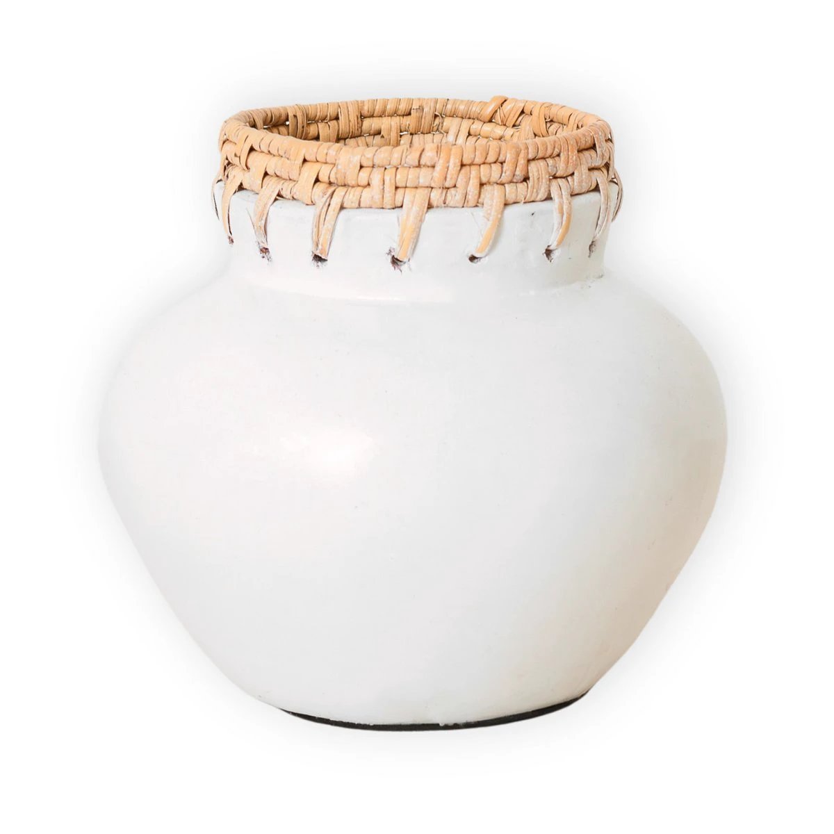 White Vase – Decorative Vase Round – Small Vase for Dried Flowers – Handmade Clay Vase – Flower Vase Made of Clay and Rattan (Ø 23 cm) TUBAN by Soeji