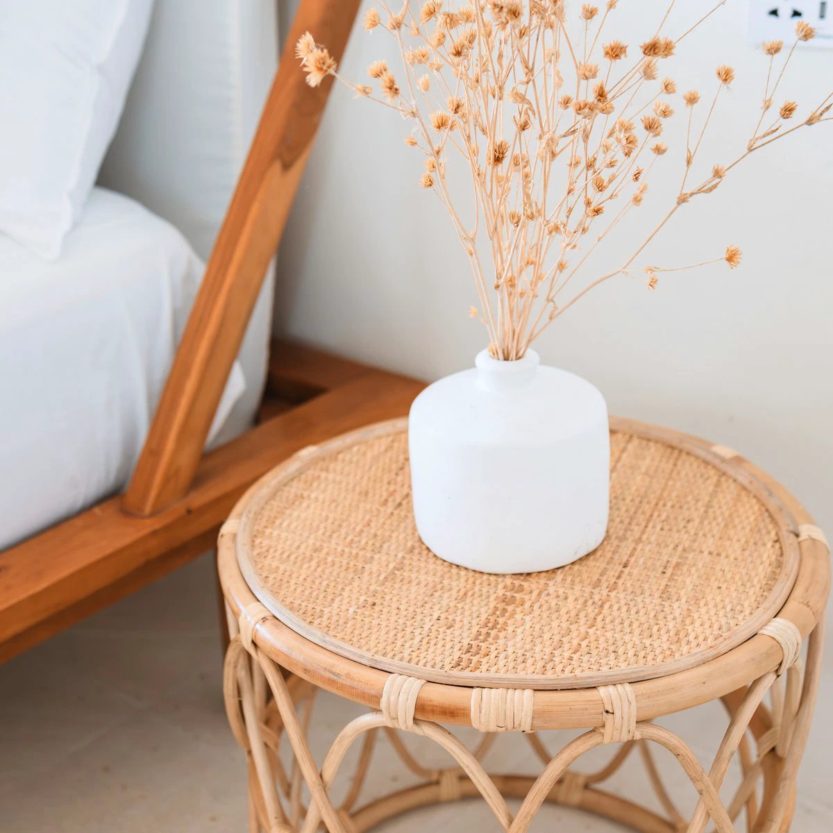 Round Rattan Side Table – Small Boho Coffee Table – Bedside Table Rattan Beige – Handmade Table Made of Natural Rattan (Ø 45 cm) MUARA by Soeji
