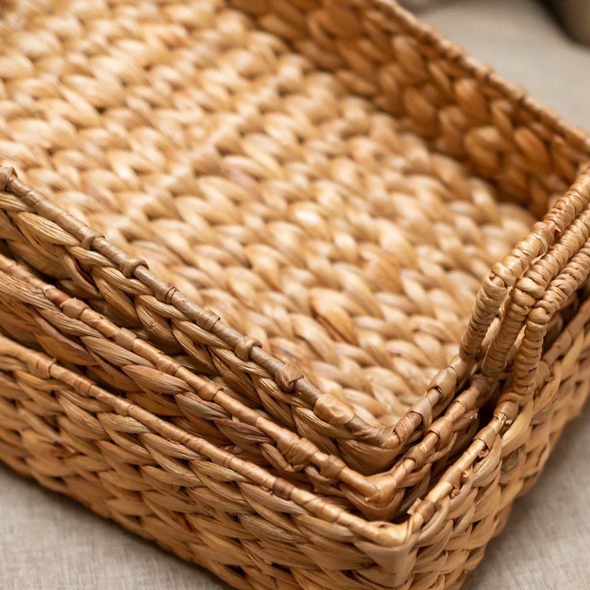 Tray BESAKIH made of Water Hyacinth (3 sizes) by Soeji