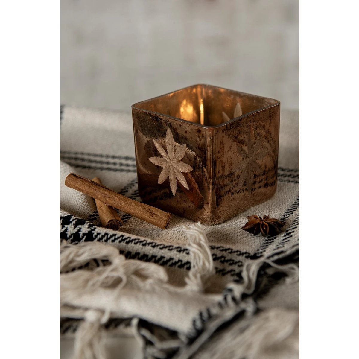 Tea light holder 7x7x9 cm by Clayre & Eef.