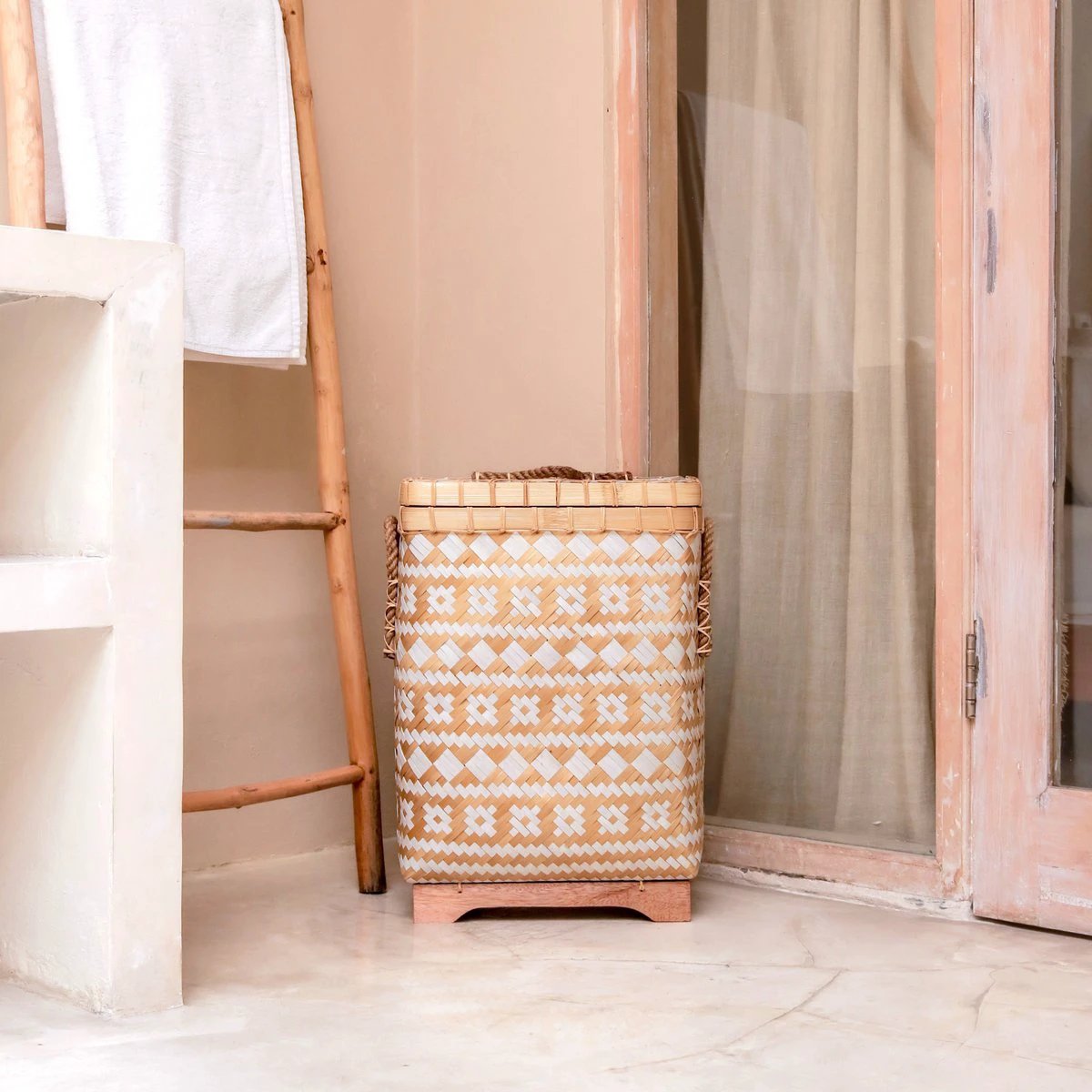 Laundry Basket with Lid DARI Handwoven from Bamboo with a Beige White Zig Zag Pattern by Soeji