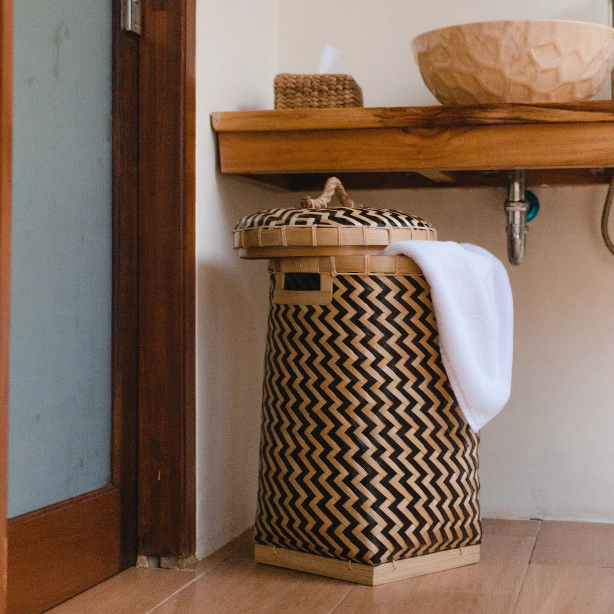 Laundry Basket with Lid NABIRE made from Bamboo by Soeji