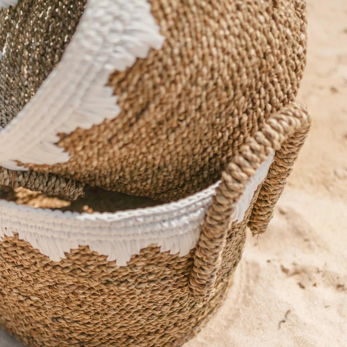 Round Seagrass Baskets with White Cotton Cords WAIGEO (3 sizes) Decorative Laundry or Storage Basket by Soeji