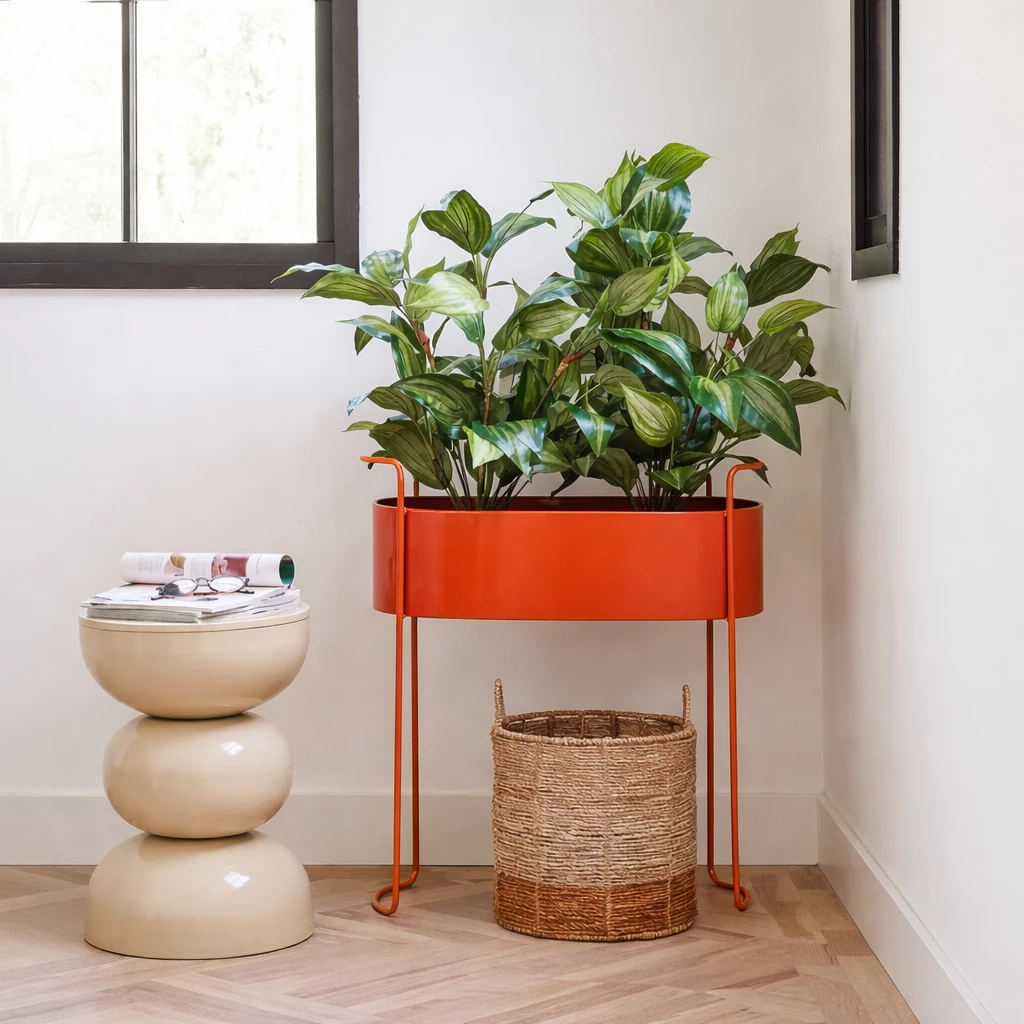 Flowerpot inside Moritz Red by Mica Decorations