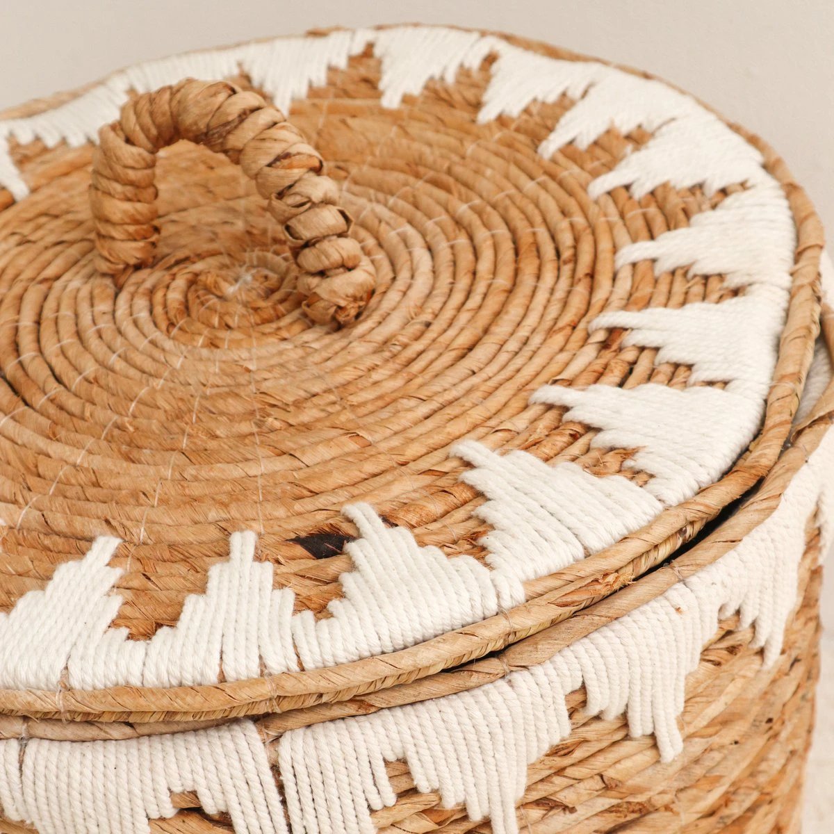 Laundry Basket with Lid Handwoven from Banana Fibre EMPAT Large Decorative Hamper Basket with white Cotton Macrame (2 sizes) by Soeji