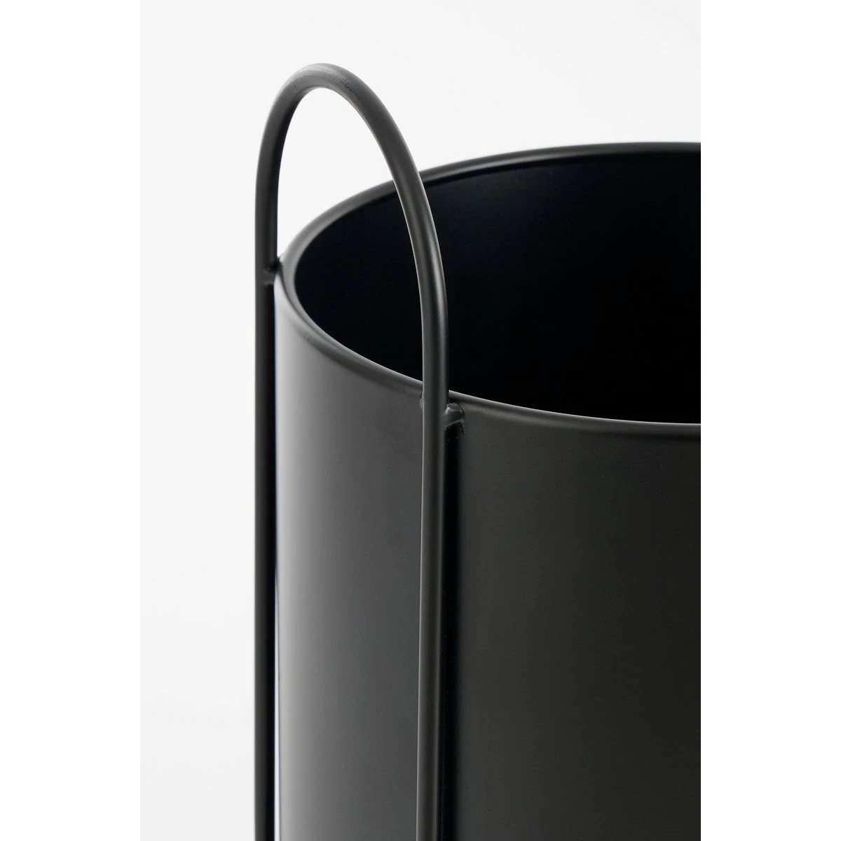 Flowerpot inside Petry Black by Mica Decorations