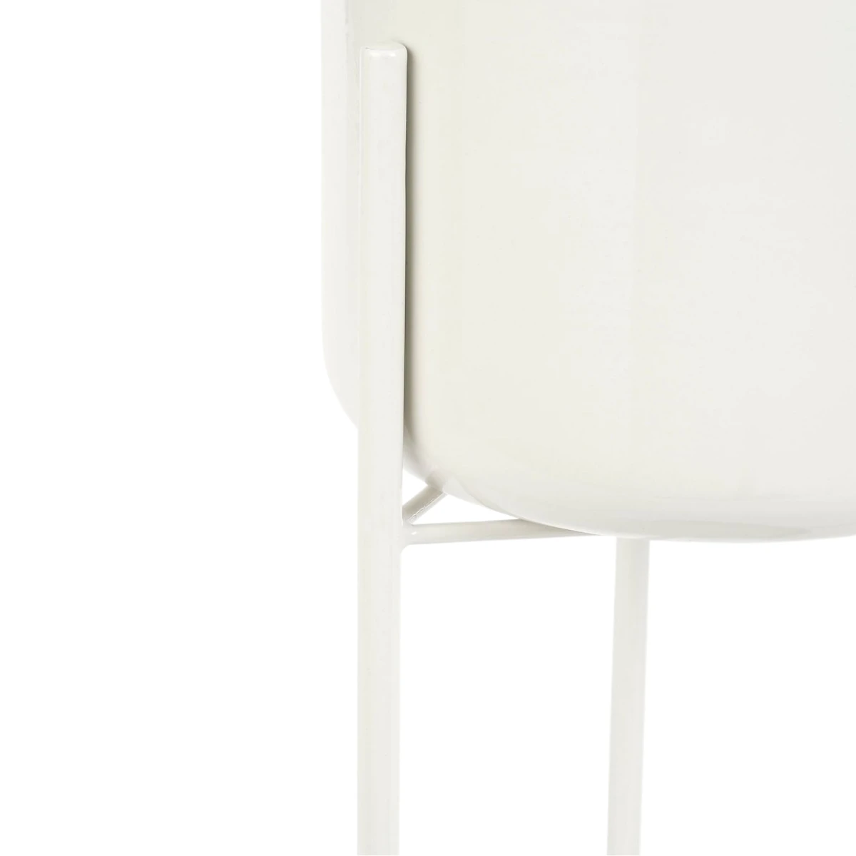Flowerpot inside Colyn White by Mica Decorations