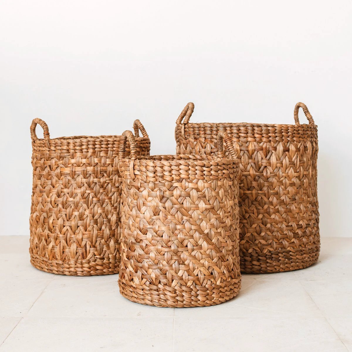 Round Woven Laundry Basket – Boho Plant Basket – Laundry Hamper Brown – Large Basket Made of Water Hyacinth RAJA (3 sizes Ø 35/40/50 cm) by Soeji