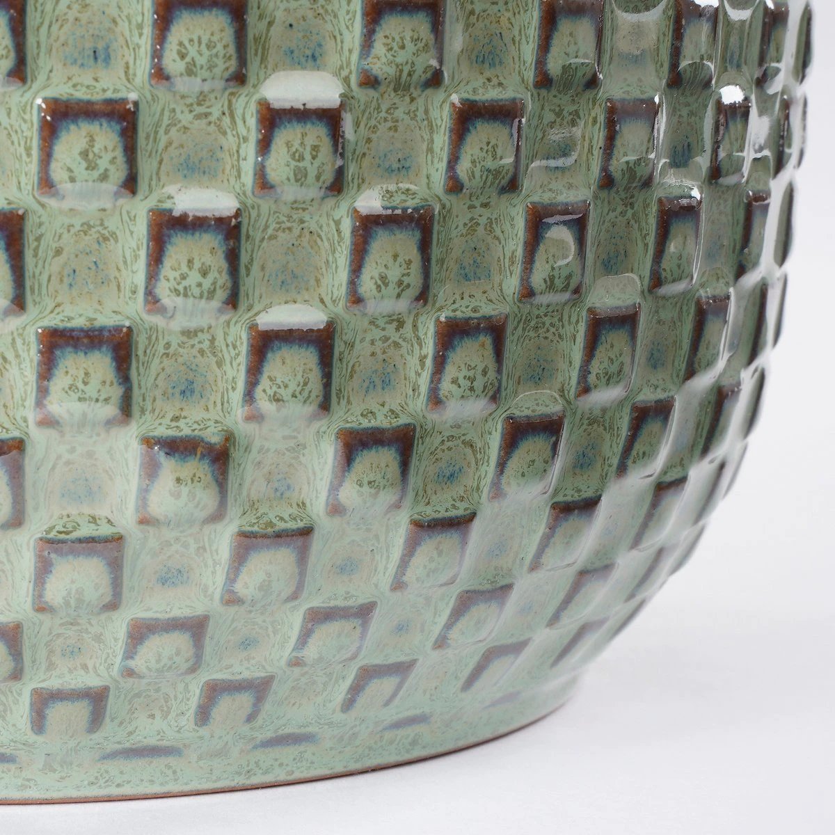 Flowerpot inside Daan Groen by Mica Decorations