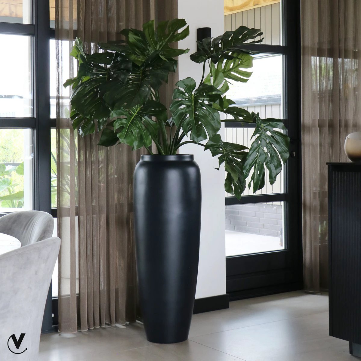 Plant Pot - Hobro Black by Vase The World