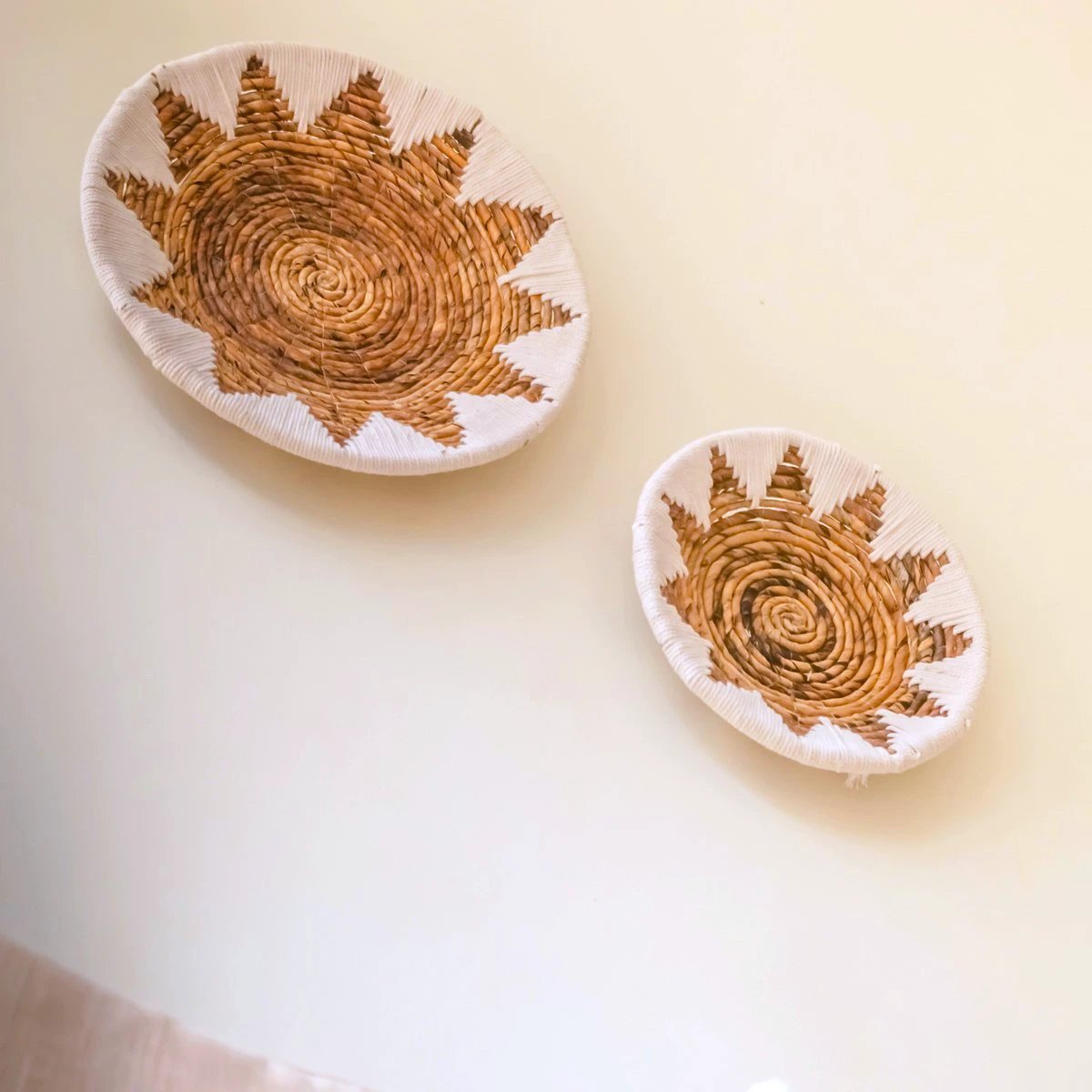 Round Boho Wall Basket – Woven Wall Decor– Decorative Bowl – Woven Wall Plate with Embroidered Star Pattern ADARI (2 sizes, Ø30/40 cm) by Soeji