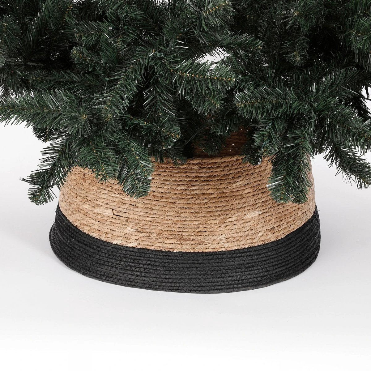 Christmas tree skirt Black by House of Seasons