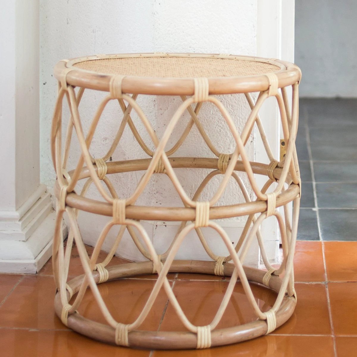 Round Rattan Side Table – Small Boho Coffee Table – Bedside Table Rattan Beige – Handmade Table Made of Natural Rattan (Ø 45 cm) MUARA by Soeji