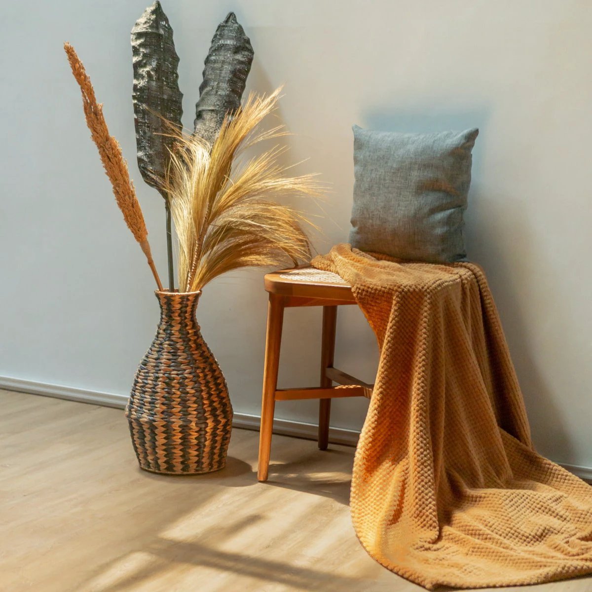 Woven Boho Vase DAYANA black made from Water Hyacinth by Soeji