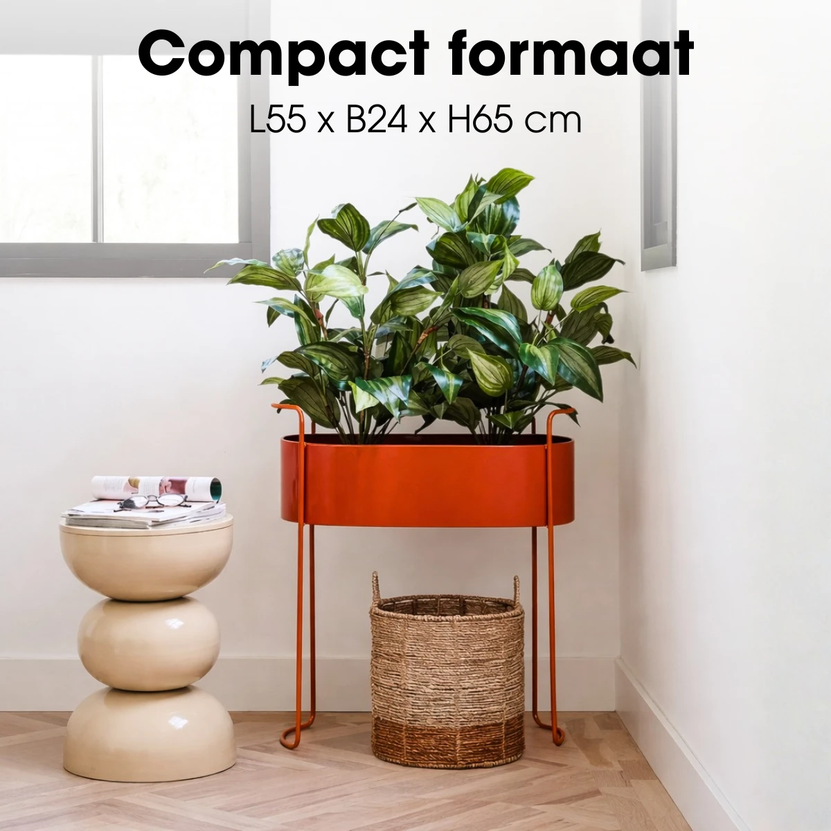 Flowerpot inside Moritz Red by Mica Decorations