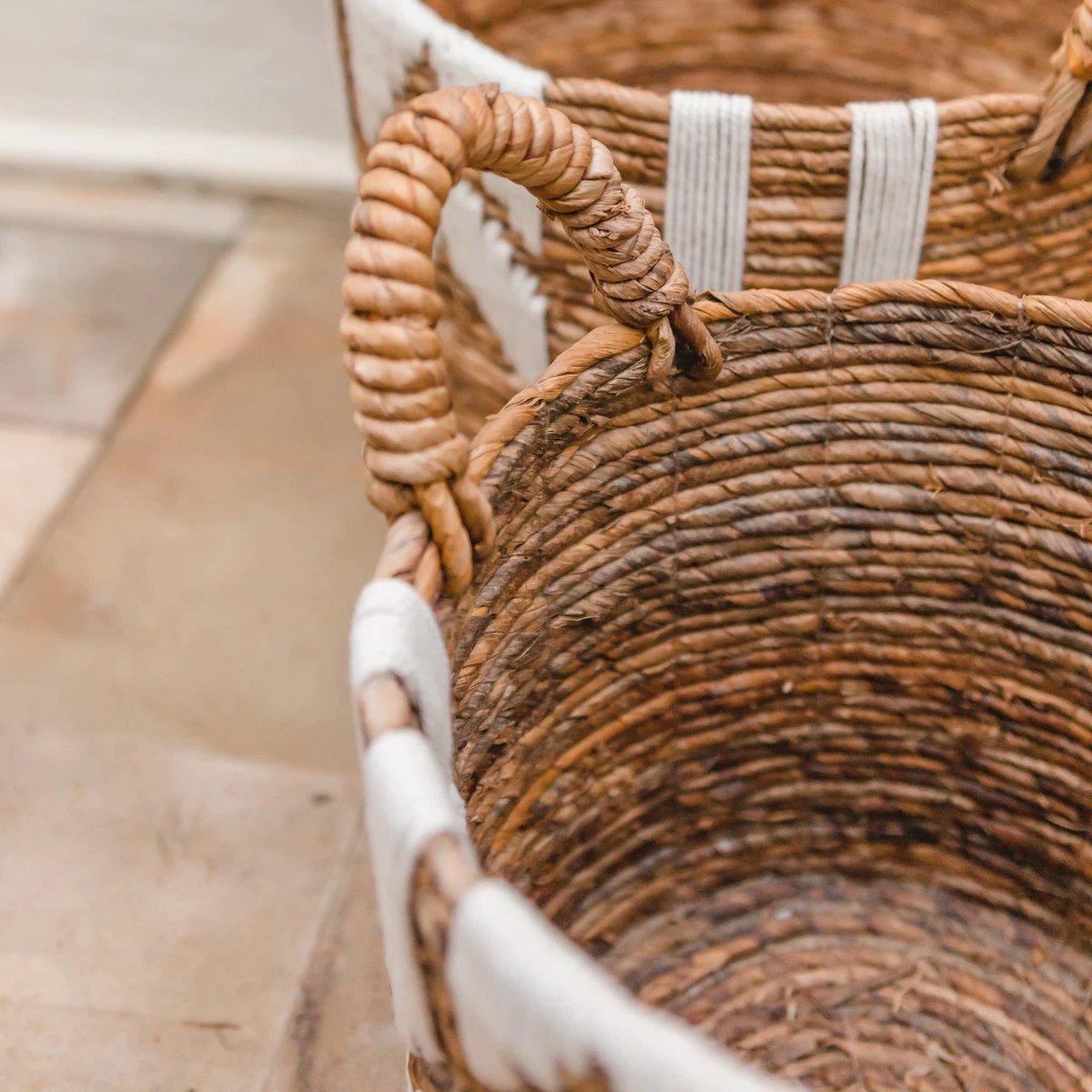 Laundry Basket Plant Basket Large Storage Basket Round NASARI Made of Banana Fibre with a Macrame Pattern made of Cotton by Soeji