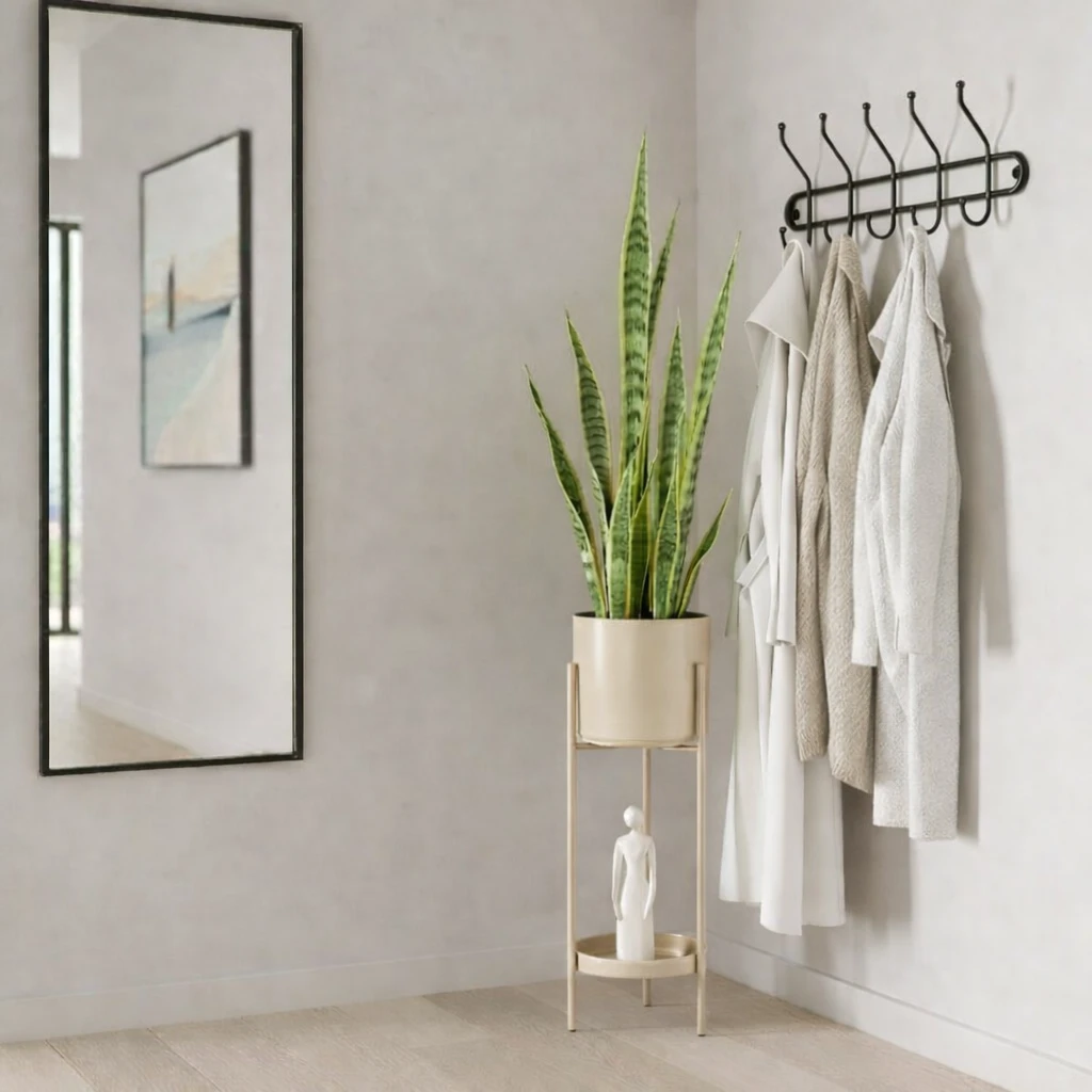 Flowerpot inside Colyn Bruin by Mica Decorations