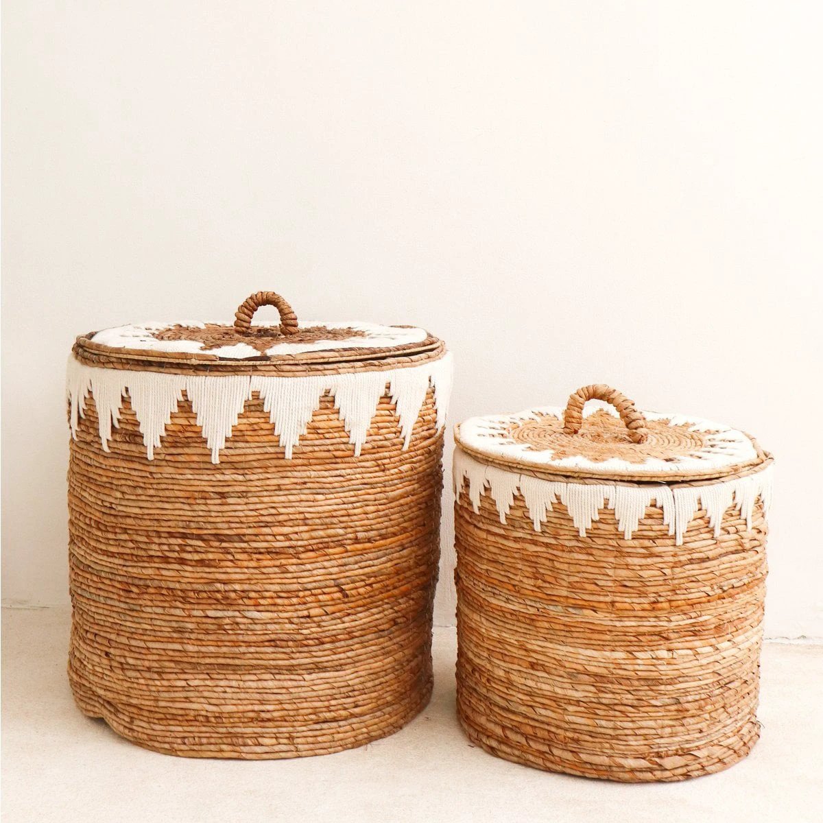 Laundry Basket with Lid Handwoven from Banana Fibre EMPAT Large Decorative Hamper Basket with white Cotton Macrame (2 sizes) by Soeji