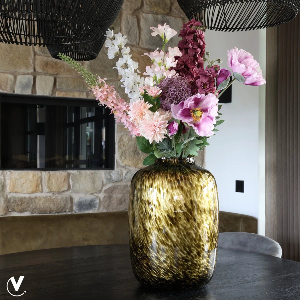 Vaas - Artic gold cheetah by Vase The World