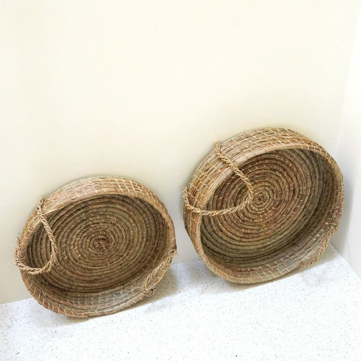 Round Tray Woven from Seagrass PINTU Decorative Serving Tray (2 sizes) by Soeji