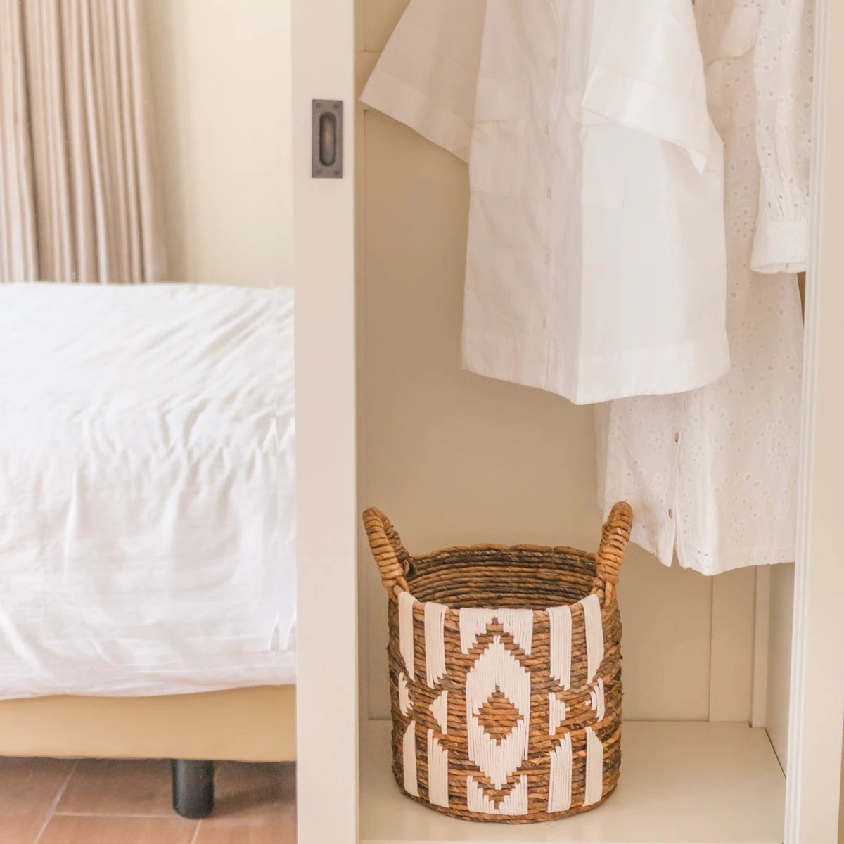 Laundry Basket Plant Basket Large Storage Basket Round NASARI Made of Banana Fibre with a Macrame Pattern made of Cotton by Soeji