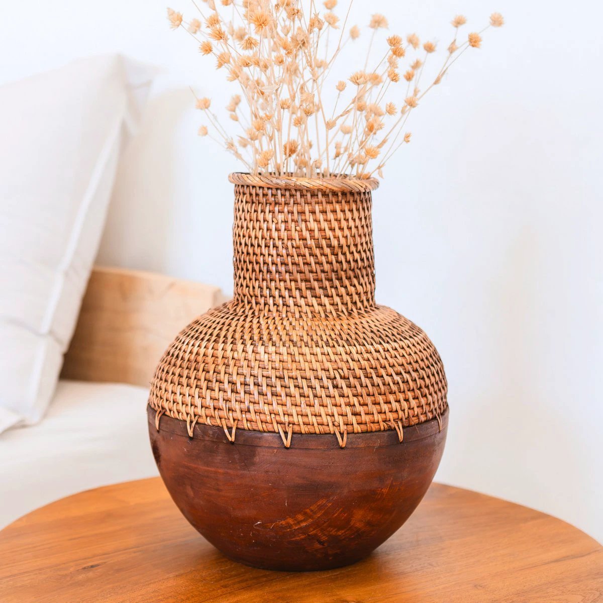Rattan Vase – Wooden Vase – Vase for Dried Flowers – Small Rattan Vase – Boho Decor Vase Made of Woven Rattan and Wood (Ø 22cm) KAMARI brown by Soeji