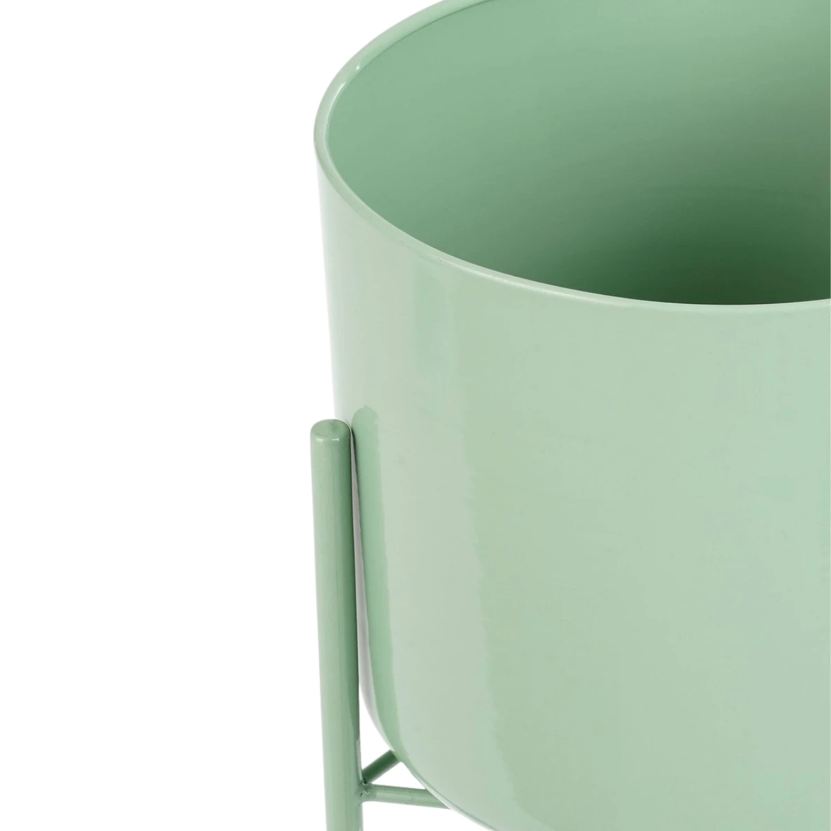Flowerpot inside Colyn Groen by Mica Decorations
