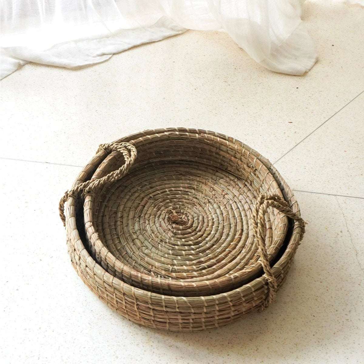 Round Tray Woven from Seagrass PINTU Decorative Serving Tray (2 sizes) by Soeji
