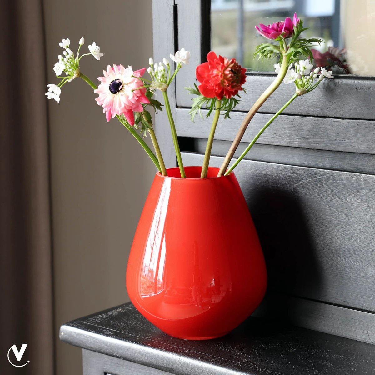 Vaas - Tasman S bright red by Vase The World