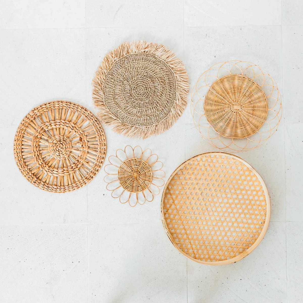 Boho Wall Decor Set – Rattan Wall Baskets – Natural Wall Hanging – Woven Wall Decoration – Handmade Set of 5 Wall Plates (Ø 15-45 cm) PENIDA by Soeji