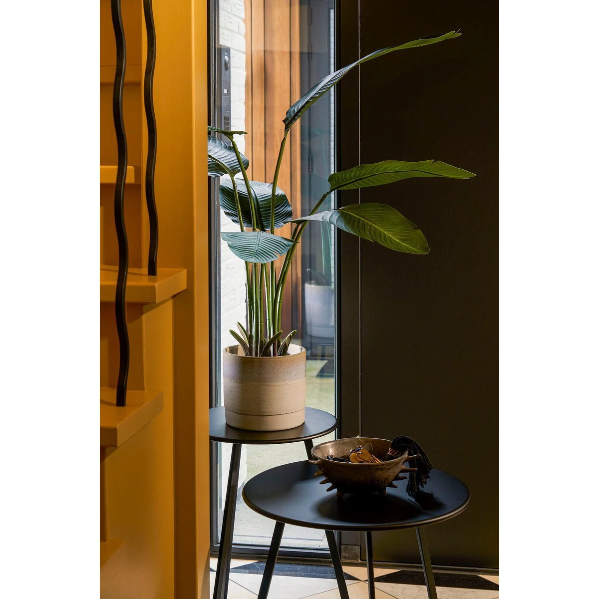 Flowerpot inside Olof Crème by Mica Decorations