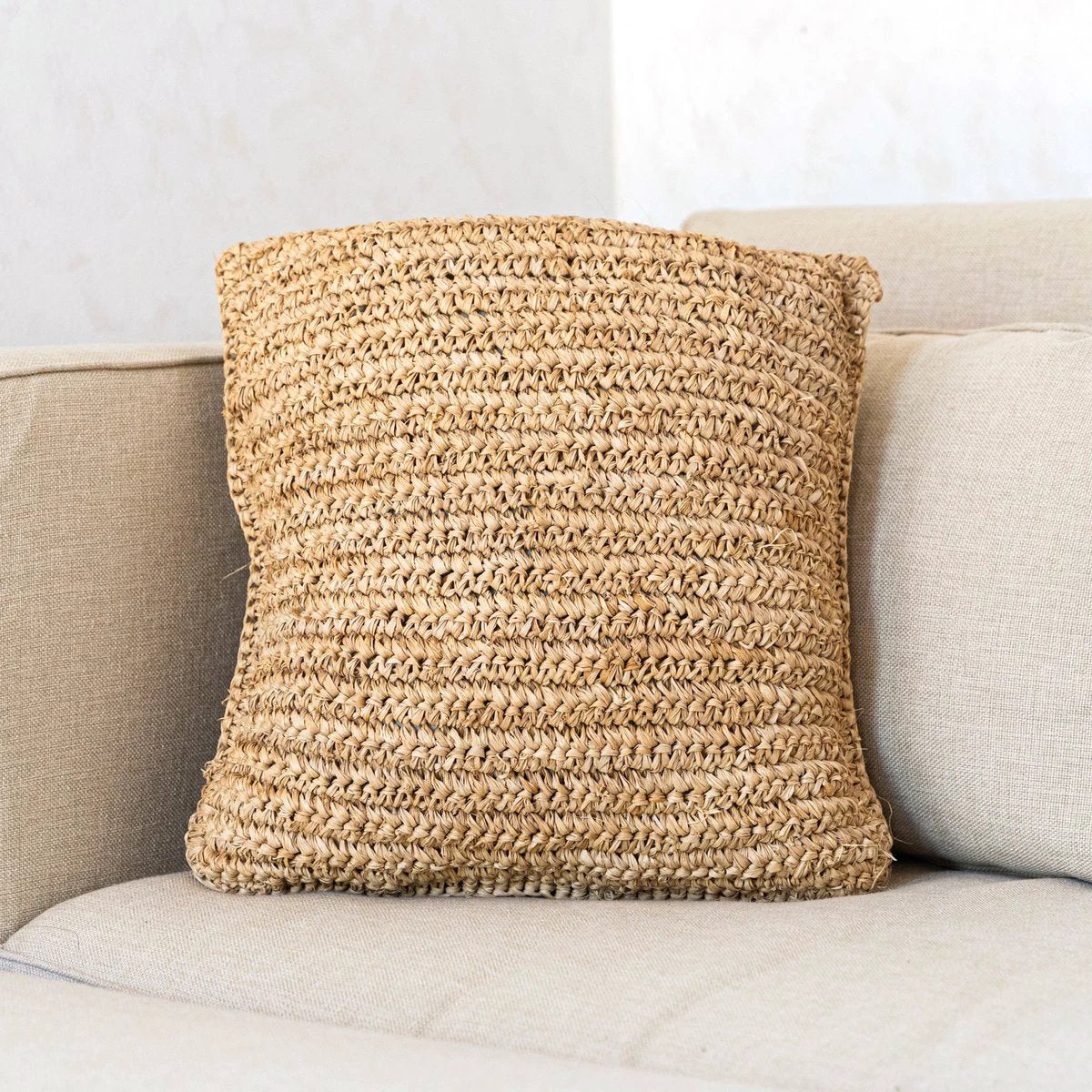 Boho Cushion Made of Raffia – 40x40 cm Decorative Woven Cushion – Sofa Cushion – Natural Beige Square Pillow Handmade from Raffia JIWA by Soeji