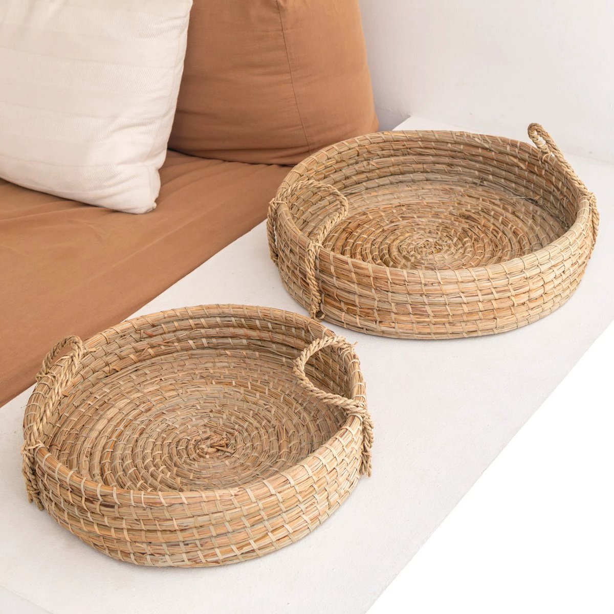Round Tray Woven from Seagrass PINTU Decorative Serving Tray (2 sizes) by Soeji
