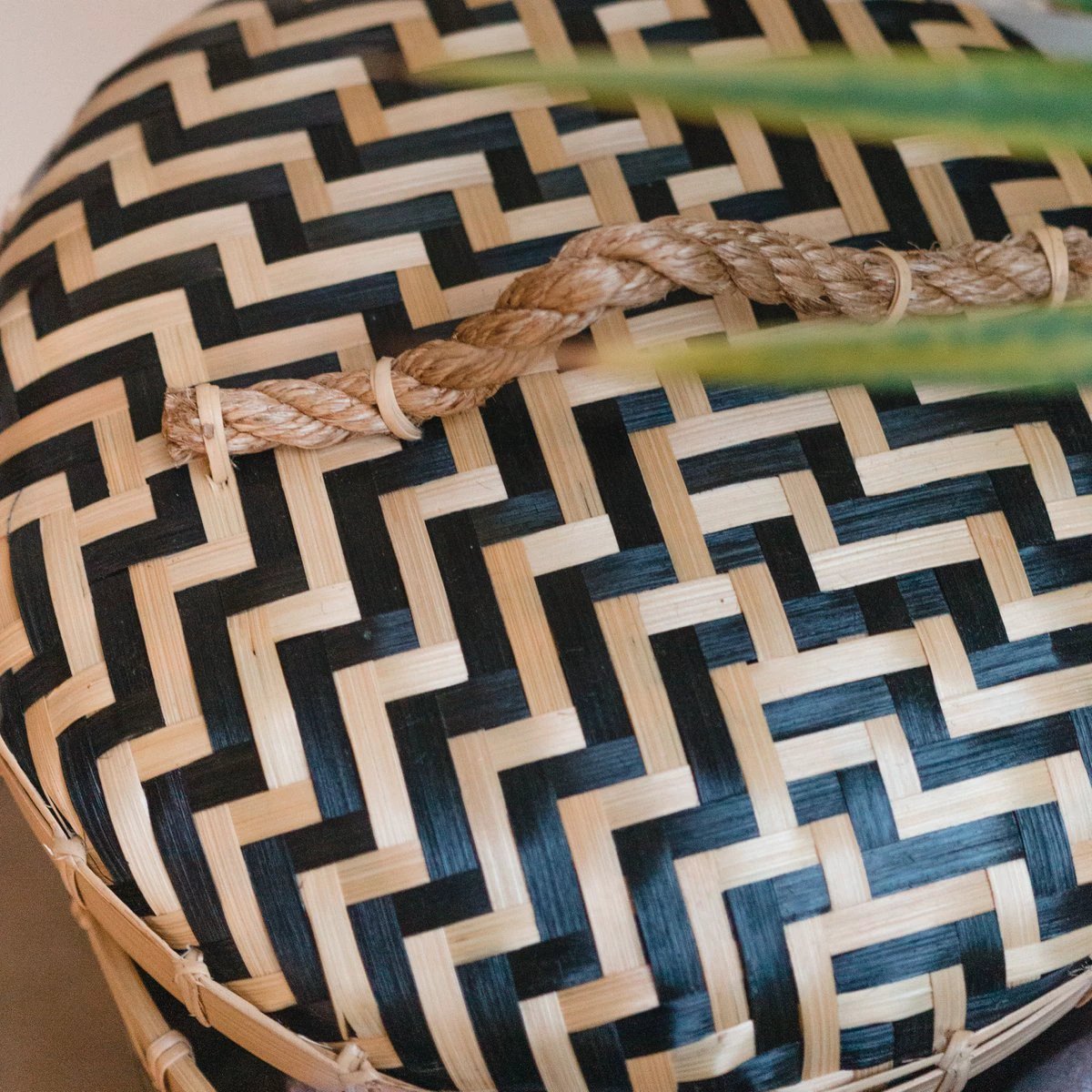 Laundry Basket with Lid NABIRE made from Bamboo by Soeji