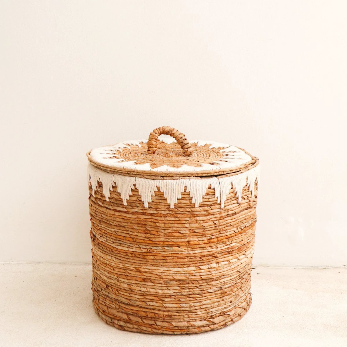 Laundry Basket with Lid Handwoven from Banana Fibre EMPAT Large Decorative Hamper Basket with white Cotton Macrame (2 sizes) by Soeji