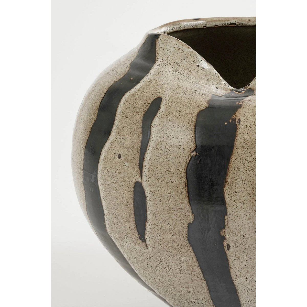 Vase Nanda Brown by Mica Decorations