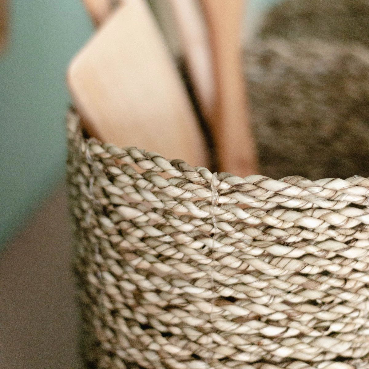 Small Seagrass Basket BHINNEKA | Plant Basket | Woven Boho Basket | Planter | Decorative Basket | Small Storage Basket | Round Flower Basket by Soeji