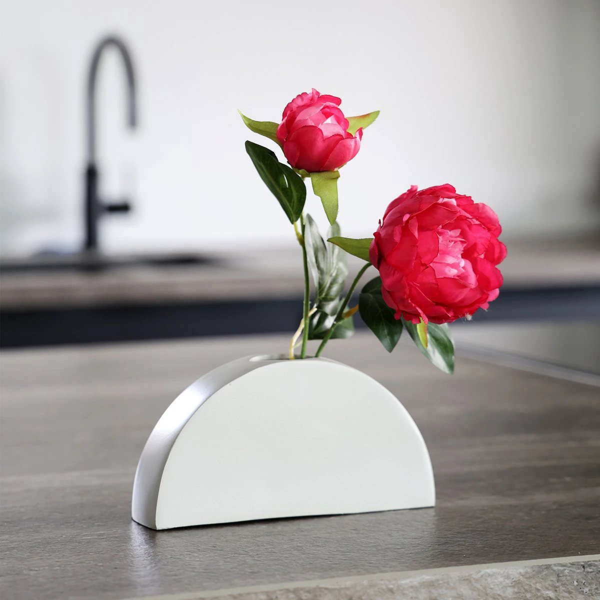 Vaas - Ovalle Ivory by Vase The World
